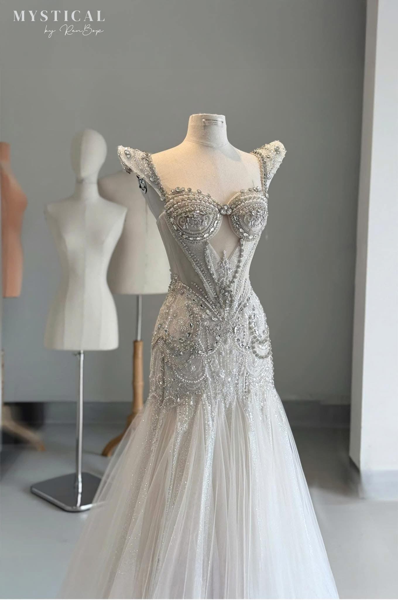 The Bridal Symphony Look 9 VN8433