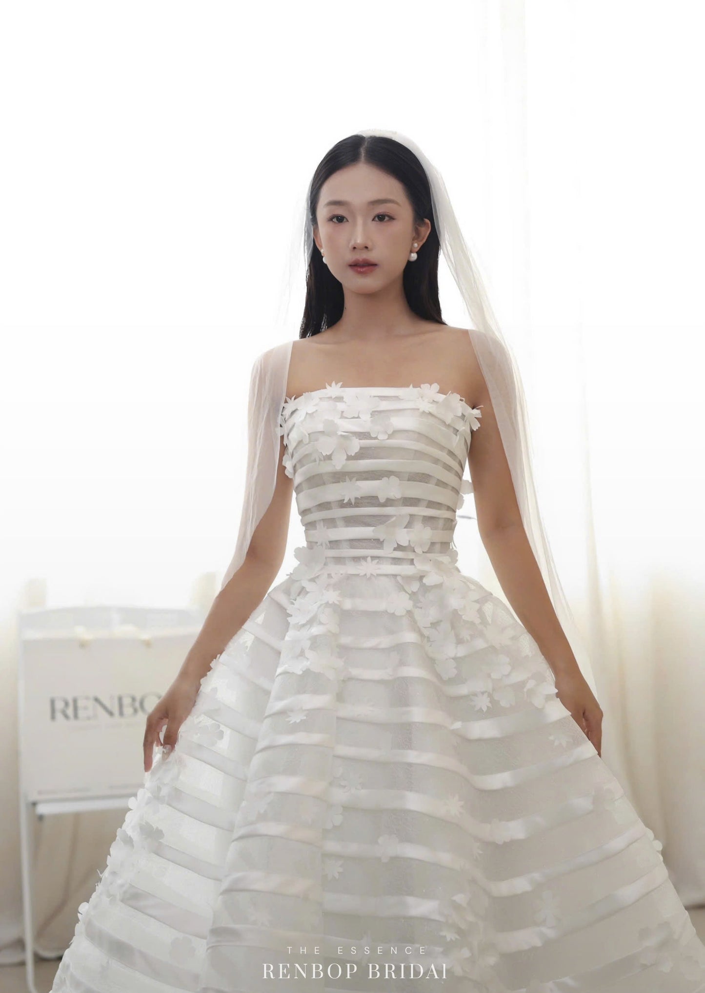 The Essence No.8 HK6817