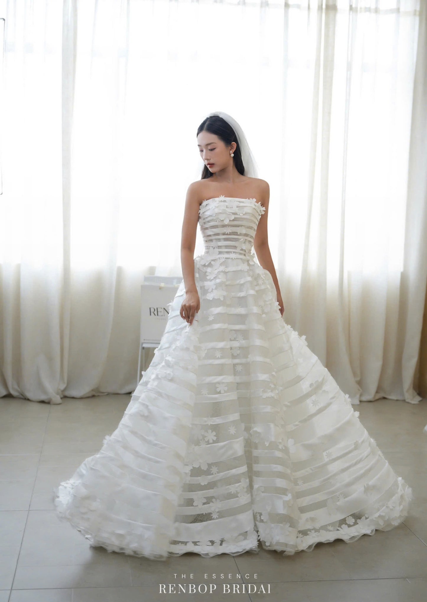 The Essence No.8 HK6817