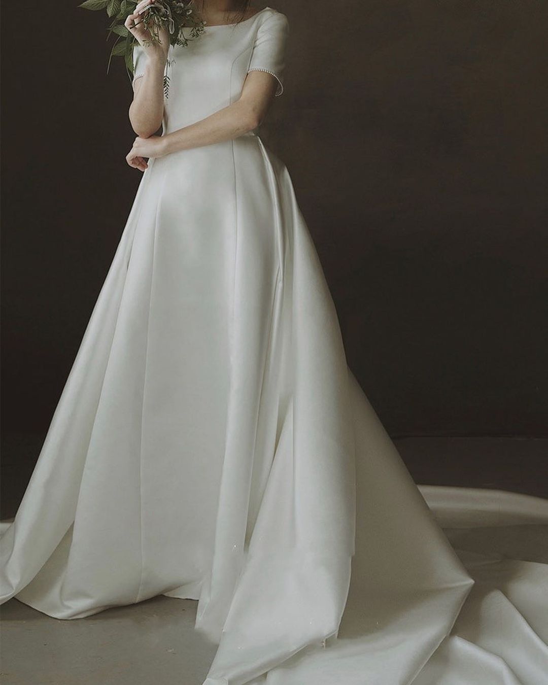 VÁY DẠ HỘI JOLLY CHỮ A